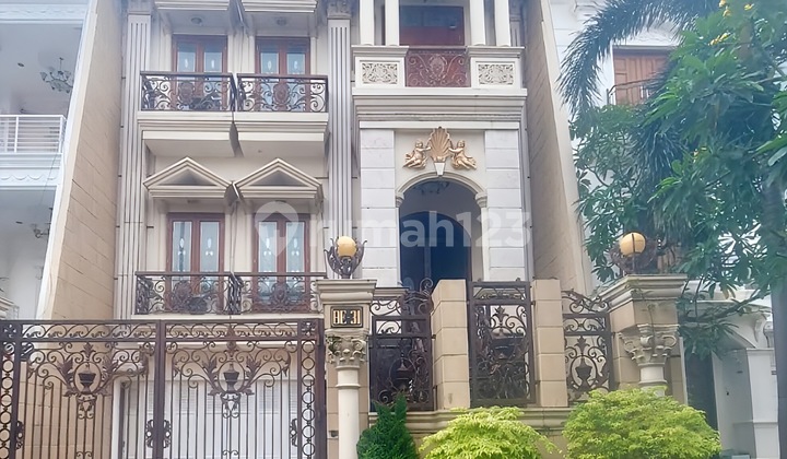 Luxury House for Sale 10x28m2 in Bgm Kelapa Gading, Flood-Free