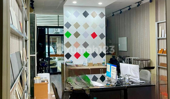 Cheap! Ready-to-Use 4.5-Storey Shophouse in Duta Indah Square, North Jakarta 2