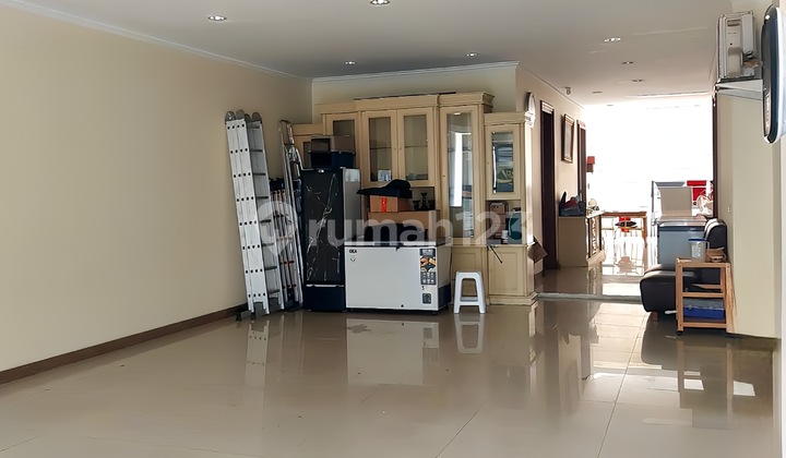 Luxury House for Sale 10x28m2 in Bgm Kelapa Gading, Flood-Free 2