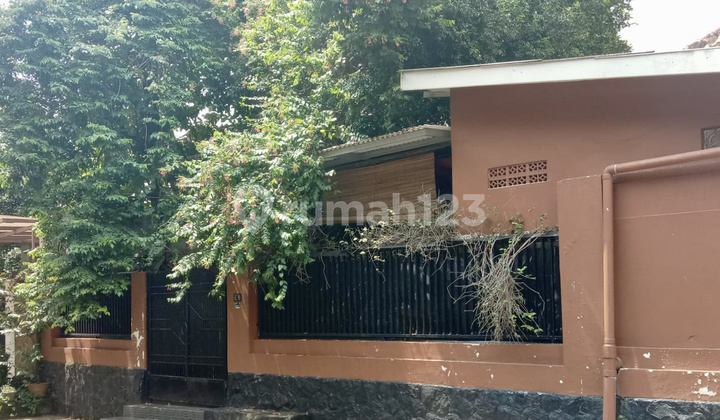 Land for Sale with Building Bonus, Land Area 374M2 in Radio Dalam, Kebayoran Baru