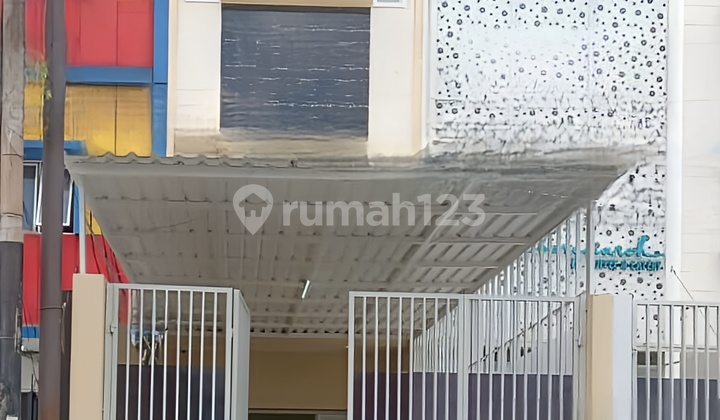 Cheapest! Nice 3.5-Storey Shophouse in Sumur Batu Cheapest! Nice 3.5-Storey Shophouse in Sumur Batu