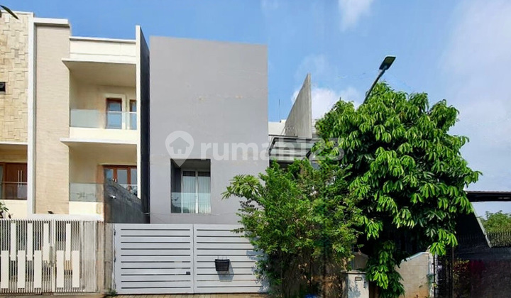 For Sale 11x20m2 Industrial Design House In Villa Permata Gading 2