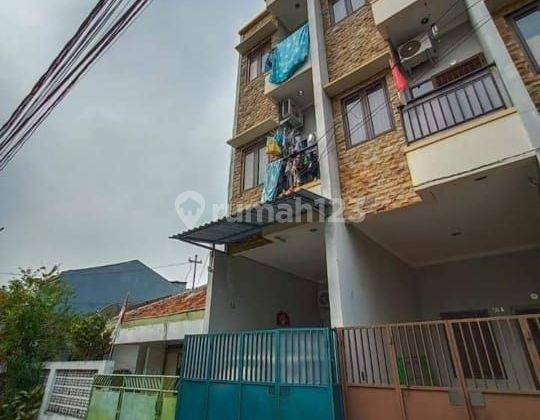 RUMAH 3 LANTAI HARGA MURAH di Jl.  bambu kuning 8 no 50  cendrawasih 
 1