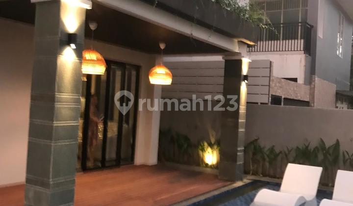 New Luxury House with Pool Furnished Lippo Center Karawaci 2