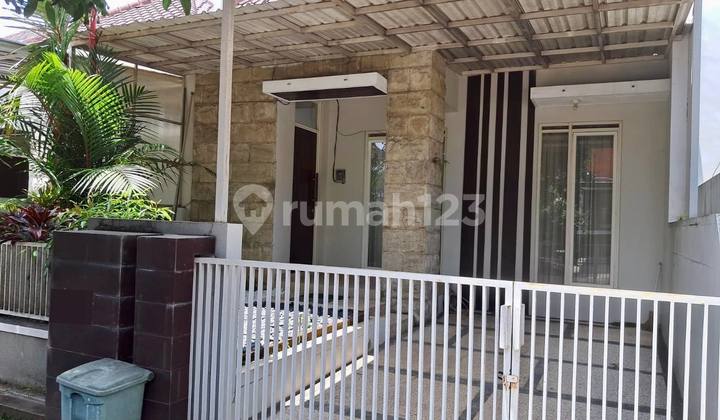 Rumah Modern Minimalis di Perumahan Austinville, Dieng Malang