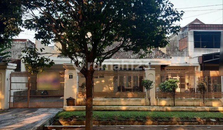 Rumah Daerah Pulau Pulau dengan Bangunan Klasik 2