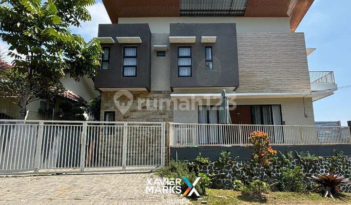 Villa Modern Fully Furnished Dg Kolam Renang di Panderman Hill, Batu Villa Modern Fully Furnished Dg Kolam Renang di Panderman Hill, Batu