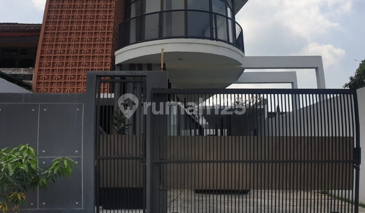 Rumah Modern dengan Desain Stylish dan Mewah