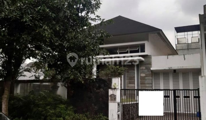 Rumah di Raya Golf Araya Malang