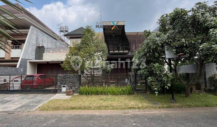 Rumah Modern Tropis di Cluster Favorit Araya Golf Boulevard Malang