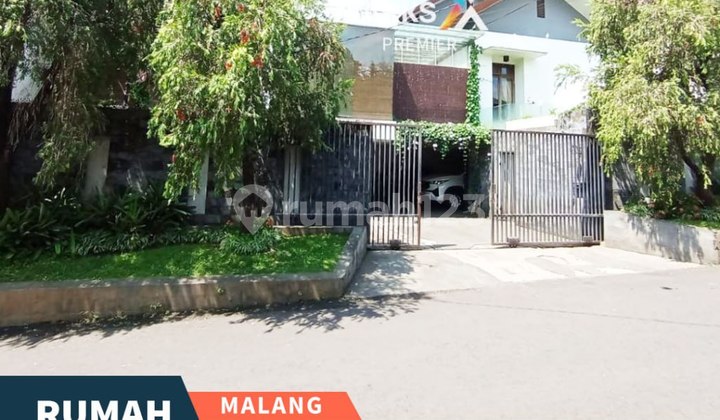 Rumah Modern Terawat 3 Lantai di Puncak Dieng, Malang Rumah Modern Terawat 3 Lantai di Puncak Dieng, Malang