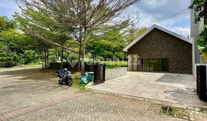 Tanah Double Corner/Hoek di Mainroad di Greenland Malang