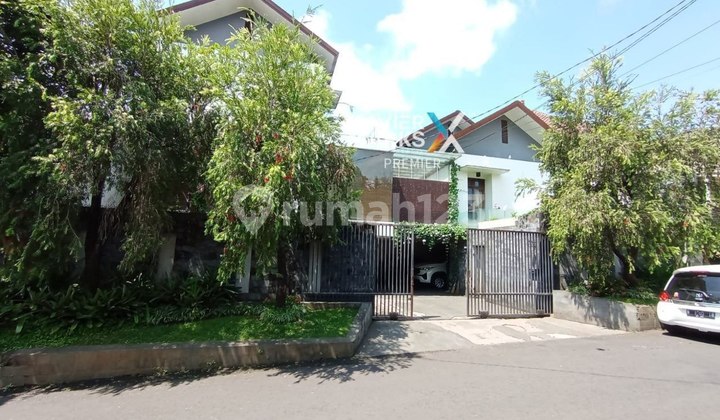 Rumah Modern Terawat 3 Lantai di Puncak Dieng, Malang 2