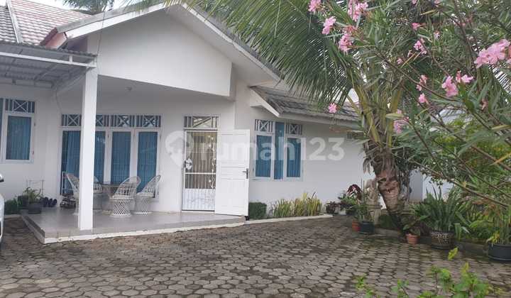 Villa Bagus Furnished SHM Termurah di Depan Pantai Pasauran. 2