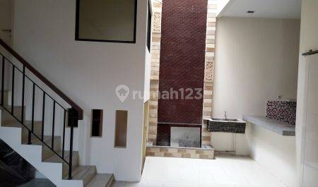 Rumah Minimalis di Joglo Taman Alfa Indah Jakarta Barat 1