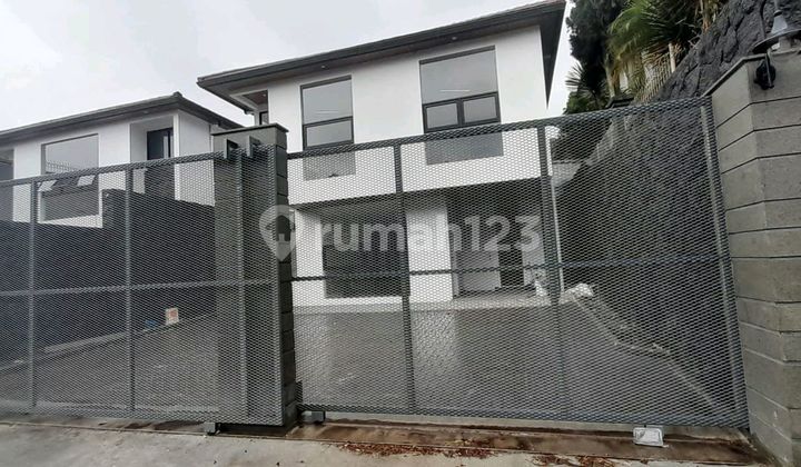 Rumah Kolam Renang Siap Huni Setiabudi Bandung Utara Kota Bdg