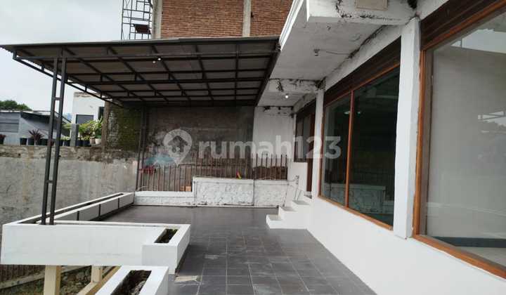 Villa House with Large Orange Garden, Cool View in Lembang, Bandung City 2