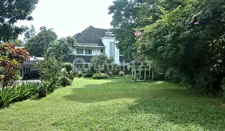 Luxury Spacious Sangkuriang House Near ITB Campus & Dago, Bandung City 2