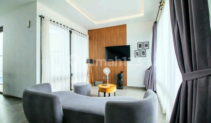 Ready-to-Occupy Villa House with Swimming Pool in Lembang Bandung