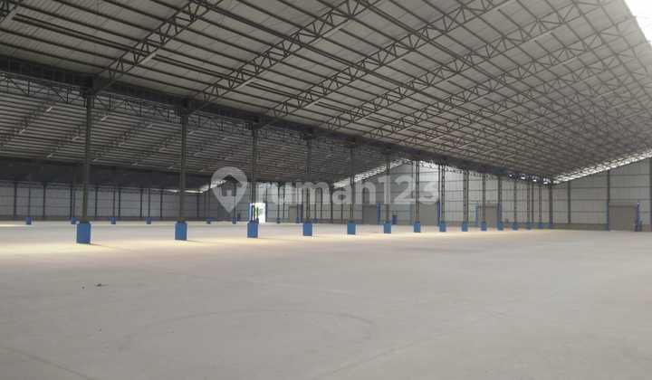 For Rent Warehouse in Jababeka Dryport, Jababeka 3 Cikarang, loading dock.