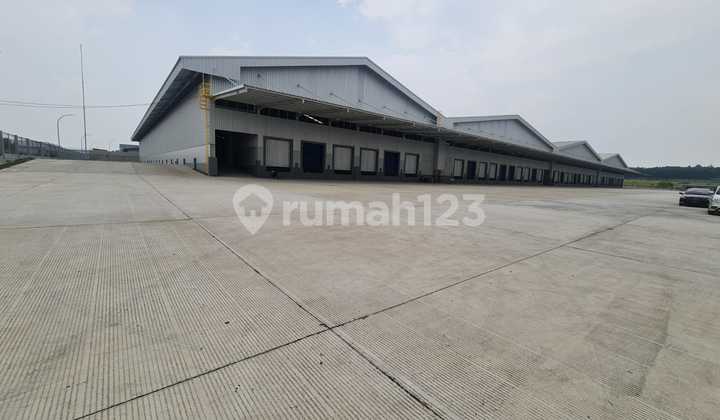 Warehouse for Rent in Delta Silicon 8 Cikarang, Equipped with Loading Dock