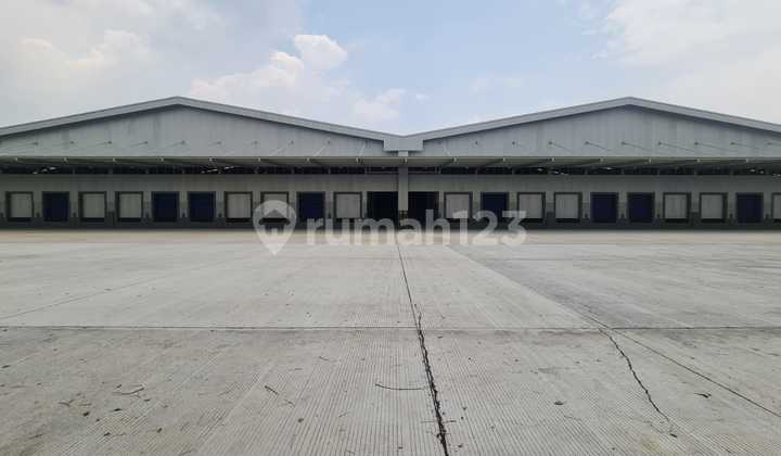 For Rent Delta Silicon 8 Cikarang Warehouse With Loading Dock, Auto Leveler