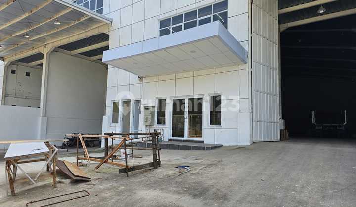Warehouse Rental Complete with Loading Dock at Delta Silicon2, Central Cikarang
