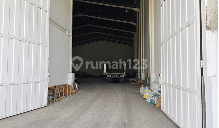 Sewa Gudang Lantai Epoxy Loading Dock di Delta Silicon 6 Cikarang