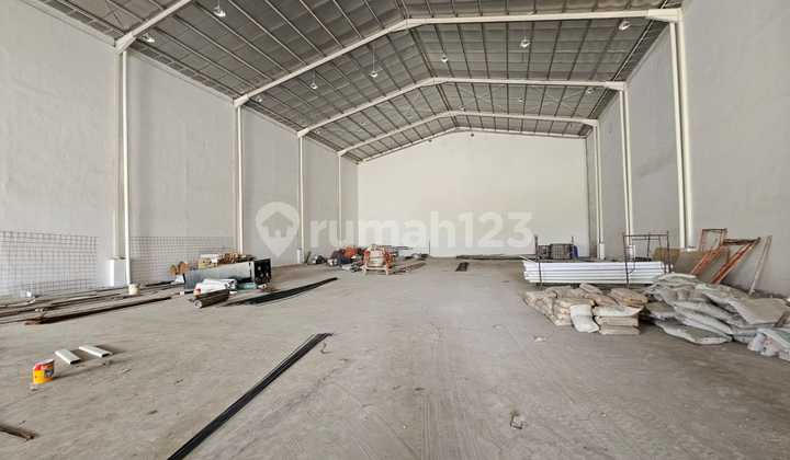 Gudang Industri ada Loading Dock di Delta Silicon Cikarang