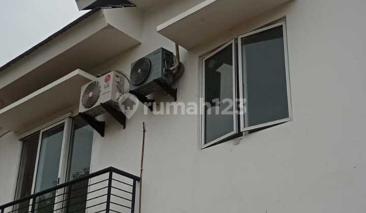 Rumah Bagus 2 Lantai Siap Huni Rapi Harga Nego 4