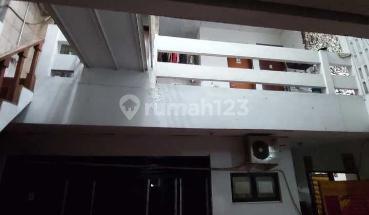 Dijual Rumah Kos2an di Jalan Mampang 9