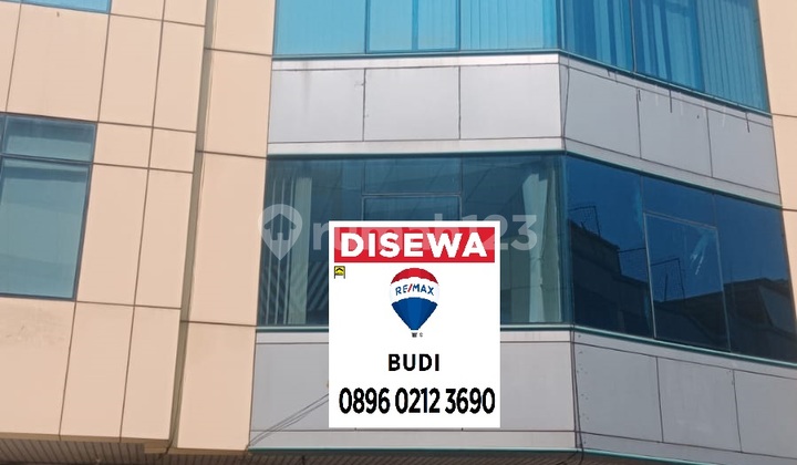 For rent, a shophouse in Gading Bukit Indah complex, Kelapa Gading, 4 stories, land size 5 x 15, must be rented.
