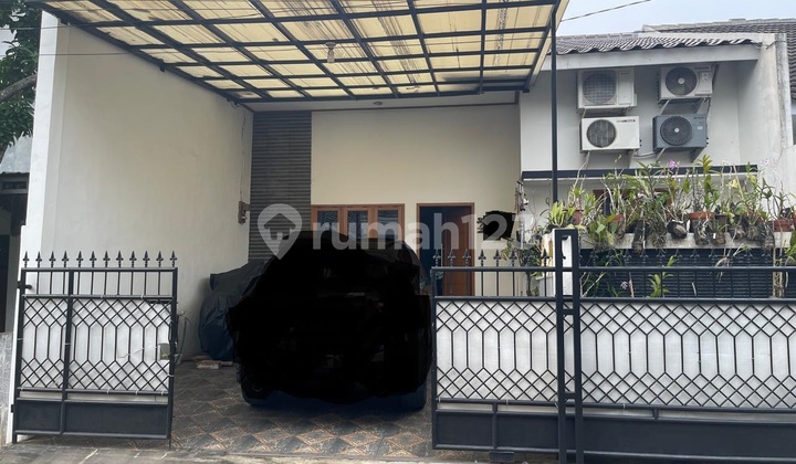 For sale: East Mas Bekasi cottage house, land size 8 x 15, serious buyers sought. 2