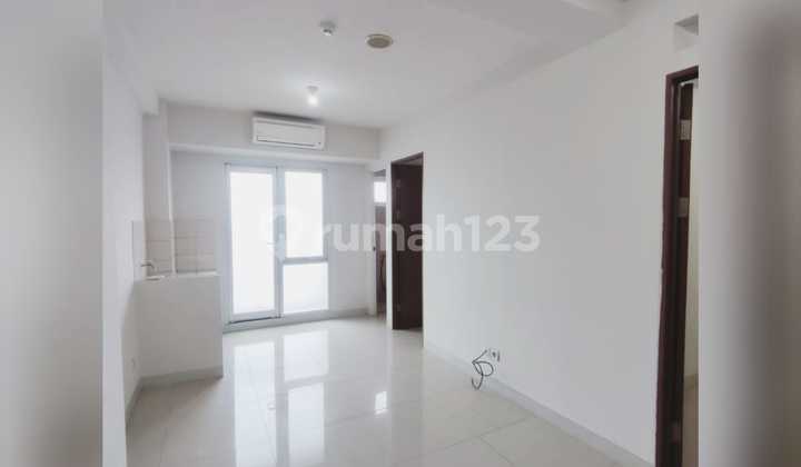 For Rent: Oak Tower Apartment Kelapa Gading Pulogadung Cakung, 42 sqm, 2 bedrooms, 3rd floor, semi-furnished, must sell.