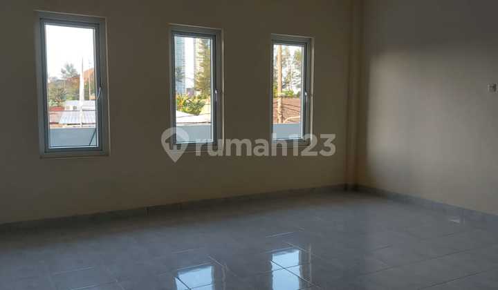 Strategic Shophouse in Meruya Ready to Use 2