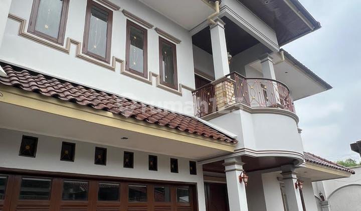 Rumah Mewah dengan Gaya Klasik di Kemanggisan Jakarta Barat