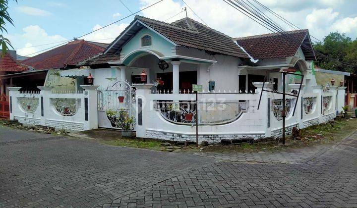 Di jual rumah
Lokasi perum ganesha woltermonginsidi 2