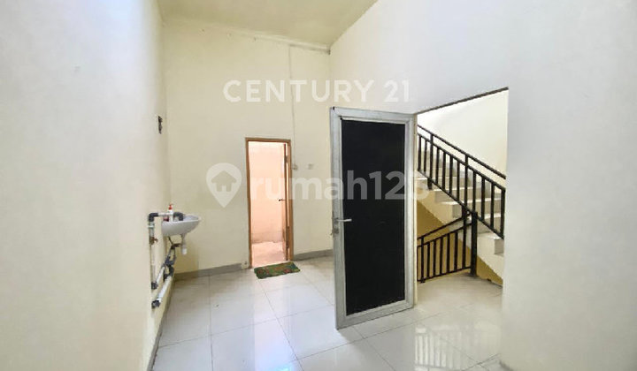 3-Story Shop House in a Strategic Location, Cempaka Putih, Central Jakarta