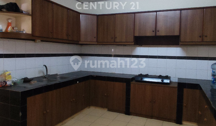 House for Rent with Swimming Pool in Kemang, South Jakarta 2