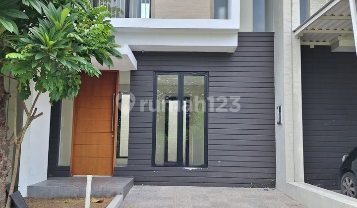 Rumah Northwest Lake Park Central Hill Citraland Surabaya Barat