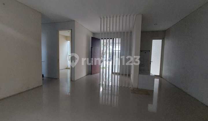 Rumah Pelican Hill Northwest Lake Park Citraland Surabaya Barat 2