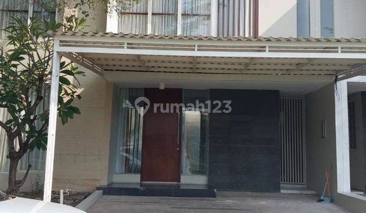 Rumah Semi Furnished Northwest Park Lake Citraland Surabaya Barat 1