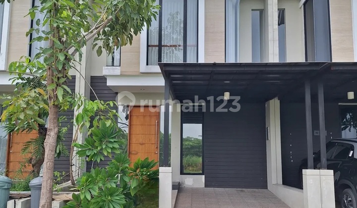 Semi-Furnished House in Northwest Hill Lake Citraland, West Surabaya