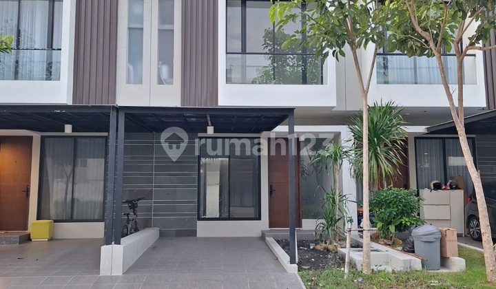 Rumah Northwest Central Lake Park Hill Citraland Surabaya Barat