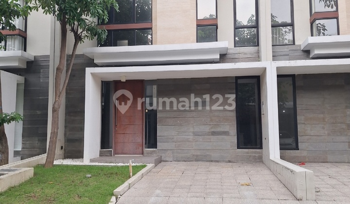 Rumah Northwest Lake Park Central Hill Citraland Surabaya Barat