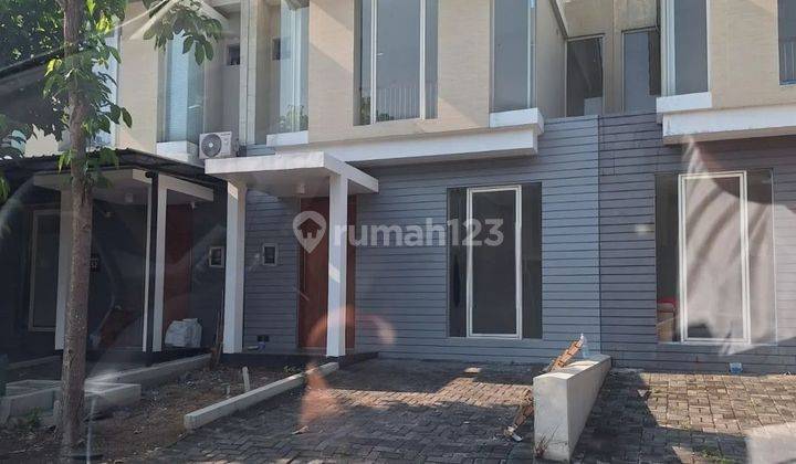 Rumah Semi Furnished Northwest Park Lake Citraland Surabaya Barat 1