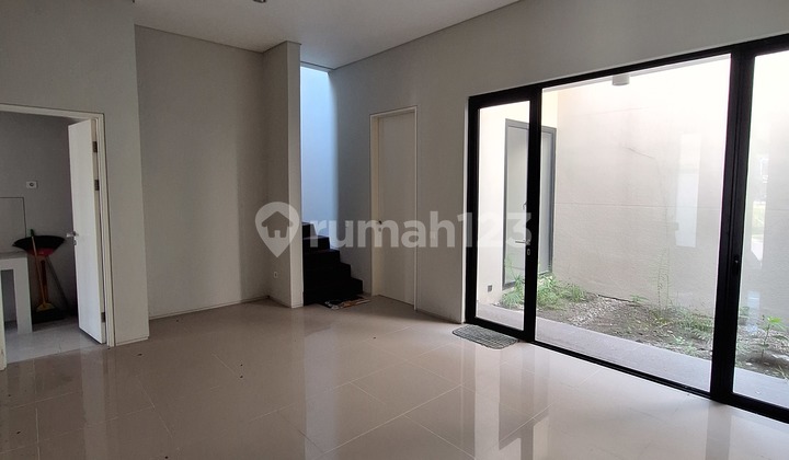 Northwest Central Lake Park Hill Citraland House, West Surabaya 2