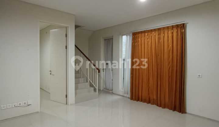 Rumah Semi Furnished Northwest Park Lake Citraland Surabaya Barat 2