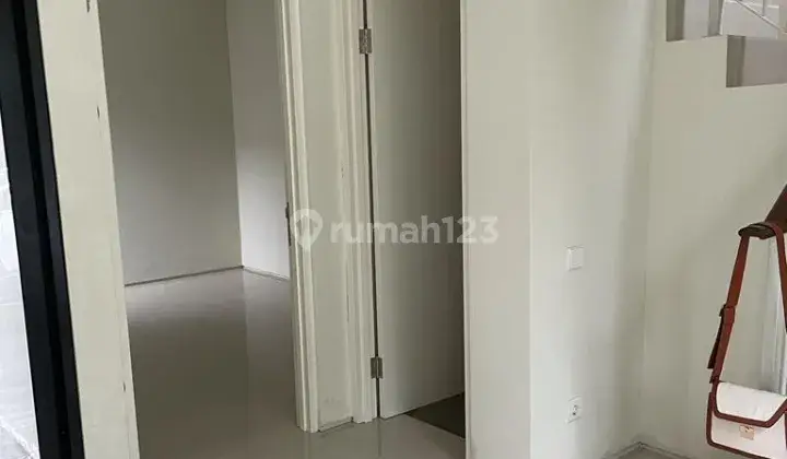 Rumah Semi Furnished di Northwest Lake Citraland Surabaya Barat 2