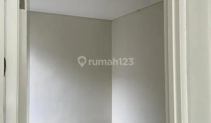 Rumah Semi Furnished di Northwest Lake Citraland Surabaya Barat 3
